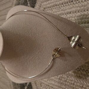 Majul & Co sterling silver bypass leaves collar necklace.